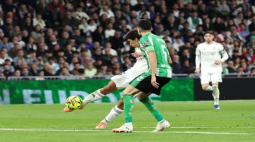 فوز كاسح ريال مدريد يعزز مطاردته لبرشلونة في الليغا